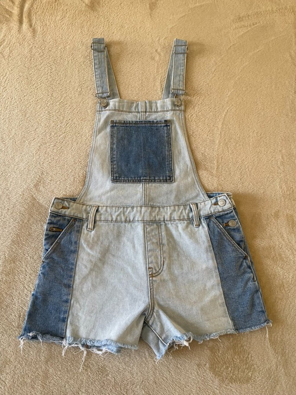 PacSun Denim Short Overalls Womens M Light Wash Colorblock Raw Hem‎ Bib Shorts